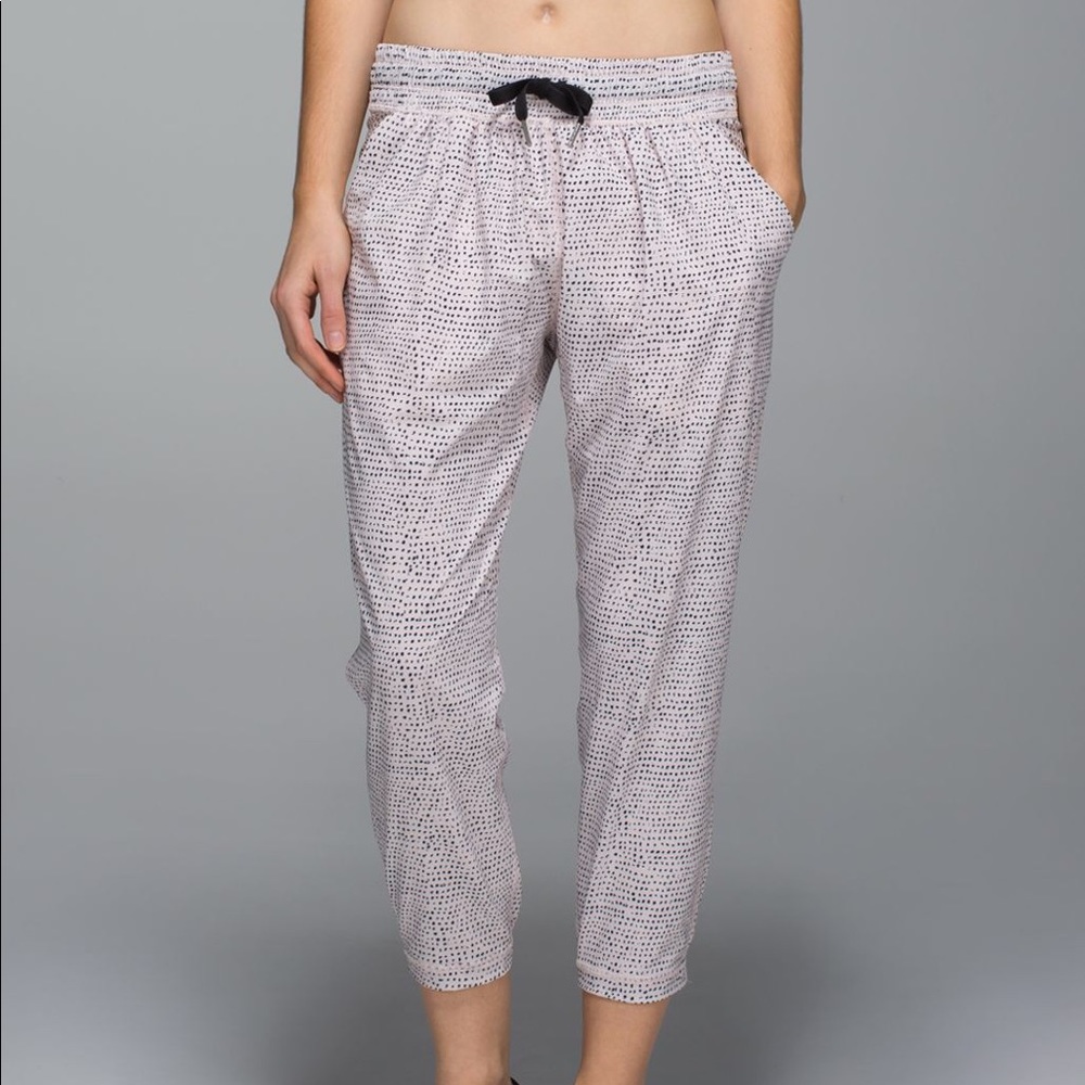 Lululemon dot joggers size 8